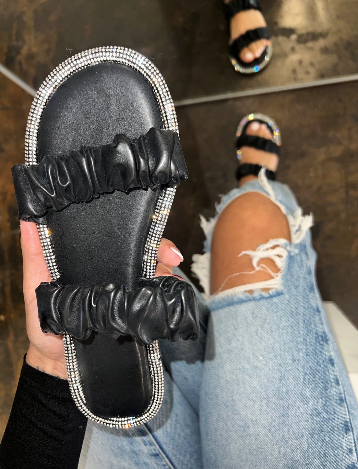 Icy - Black